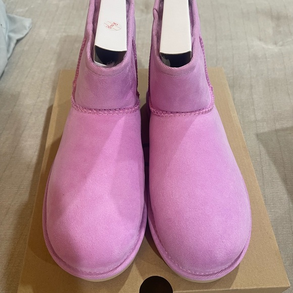 NWT - Classic Ugg Mini - Picture 2 of 4